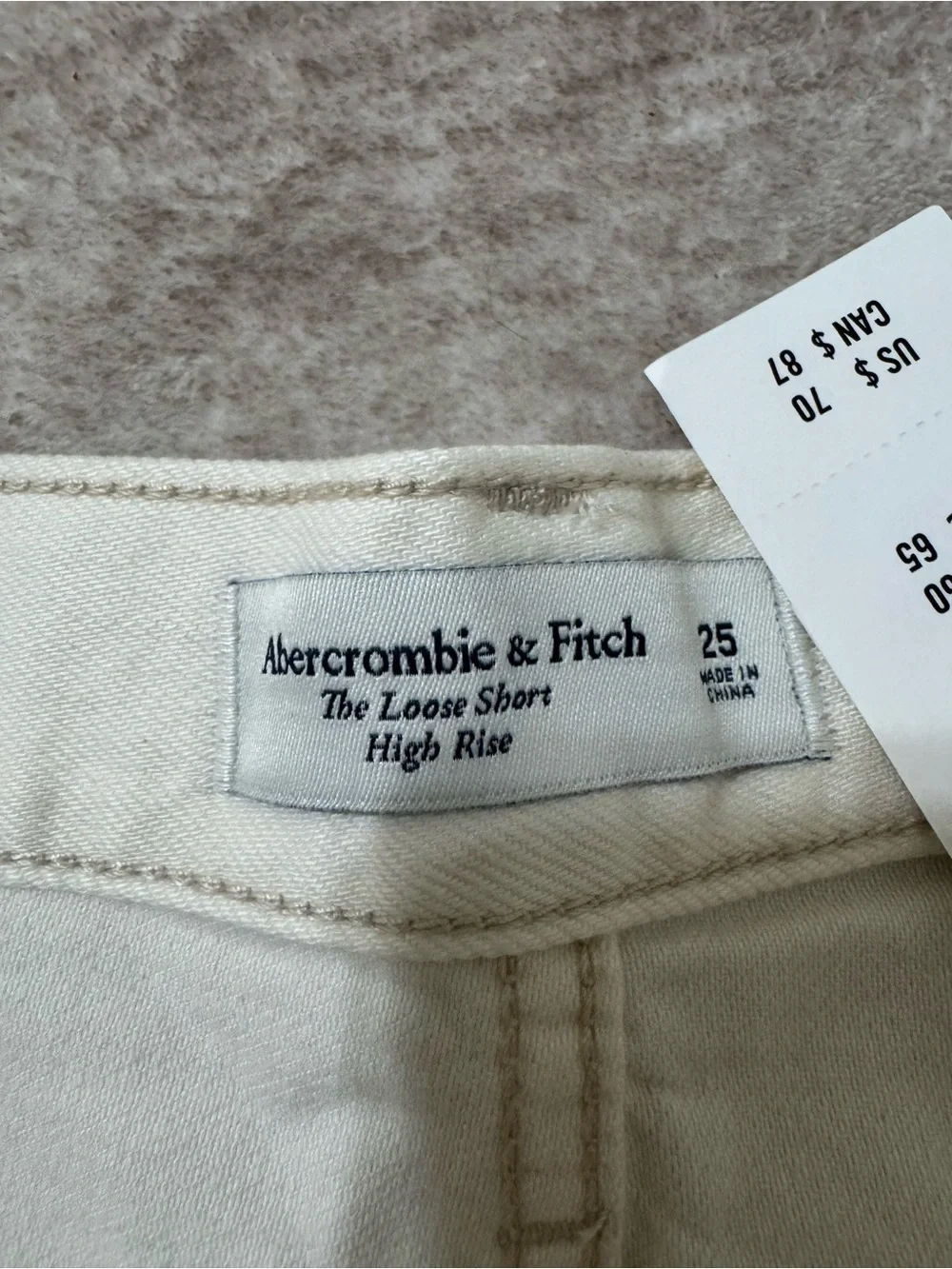 Abercrombie & Fitch the loose short high rise size 25 nwt